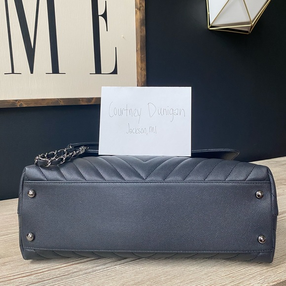 Chanel 19K Coco Top Handle in Grey w/ Ruthenium HW - Picture 5 of 16